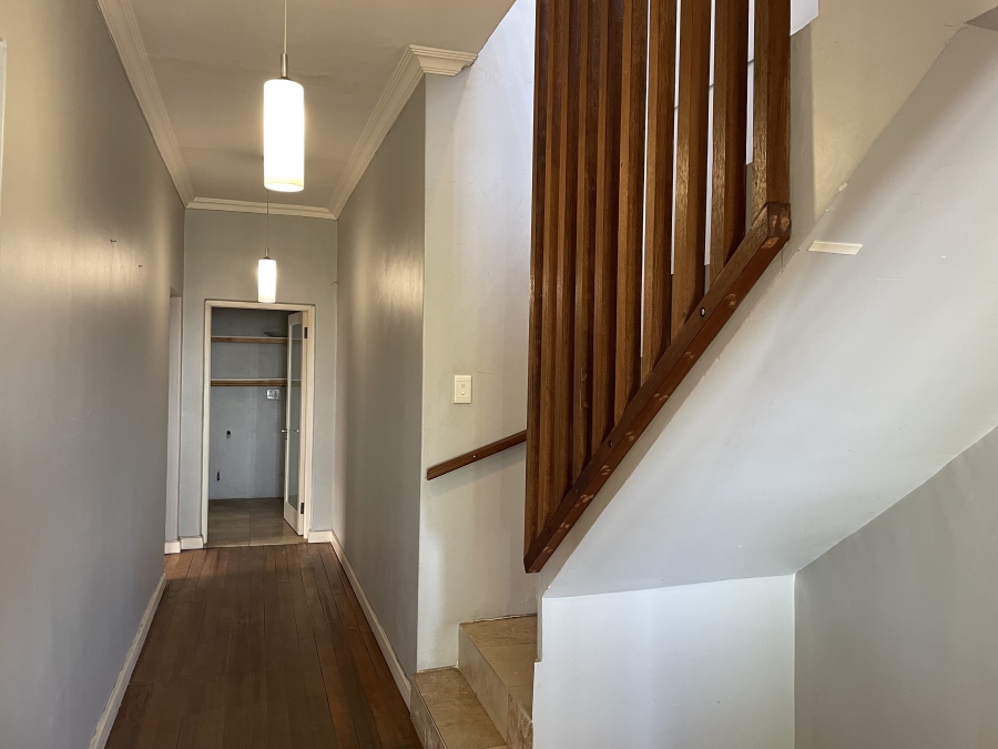To Let 3 Bedroom Property for Rent in Vredehoek Western Cape